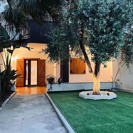 Villa Giorgia Al Mare Bisceglie Bagian luar foto